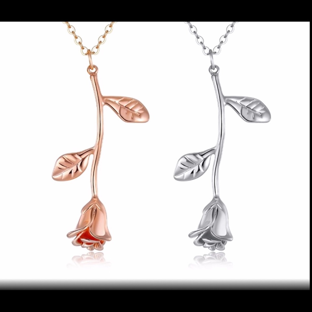 Silver flower pendant necklace